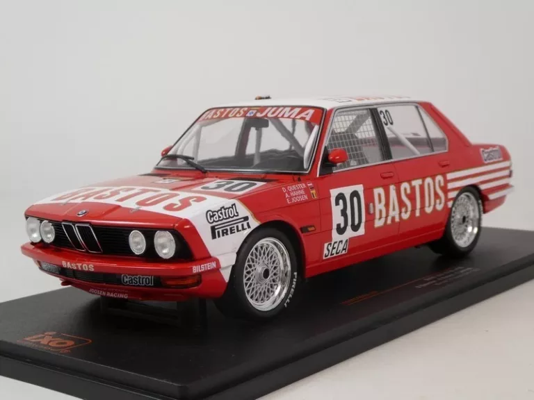 Miniature IXO BMW 528i E28 #30 vue avant